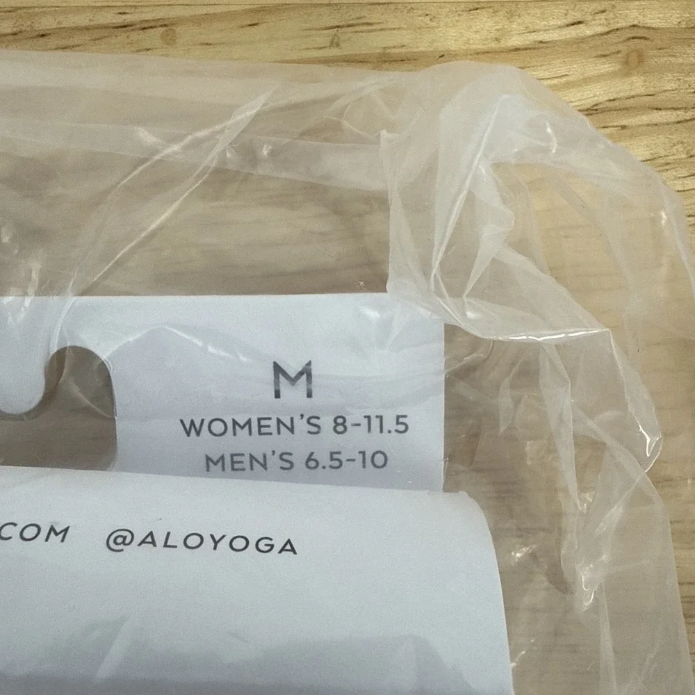 NWT Alo Yoga‎ Unisex Half-Crew Throwback Sock Size Medium Pink Rose Preppy Gym